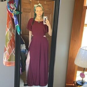 NWOT Gorgeous Lulu’s Burgundy Cut Out Gown w/Slit ~Lg